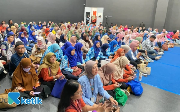 Foto Ribuan tenaga pendidik dari sejumlah daerah (Foti: Oji For Ketik.com)