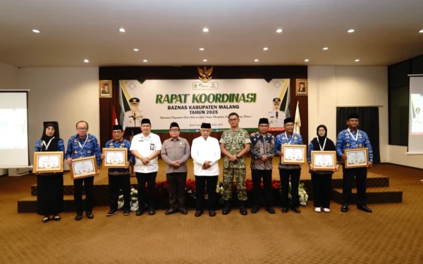 Foto Bupati Malang Sanusi bersama Forkopimda berfoto bersama saat Rakor Baznas Kabupaten Malang. (Foto: Prokopim Kabupaten Malang)