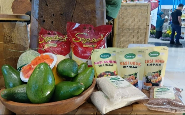 Foto Produk  unggulan Ngawi, seperti alpukat jumbo dan kemasan beras premium untuk mendukung ketahanan pangan nasional. (Foto:Fasya/ Ketik.com)