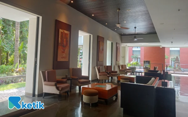 Foto Lobby yang estetik di Hotel Santika Malang. (Foto: Aliyah/Ketik)