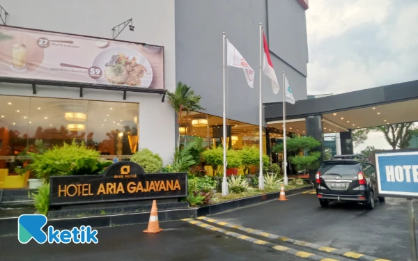 Foto View Hotel Aria Gajayana Malang dari depan. (Foto: Aliyah/Ketik)