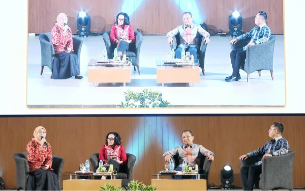 Foto Para narasimber acara seminar awam tentang kesehatan reproduksi dan deteksi dini kanker(Foto: Dok Panitia FKK ITS)