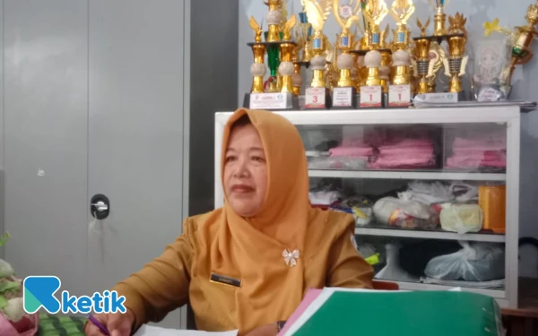 Foto Kepala Sekolah SDN Jelgung 1 Sampang (Foto: Mat Jusi/Ketik.com).