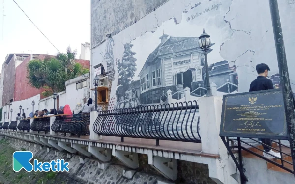 Foto View Kanal Kayutangan yang ramai pengunjung. (Foto: Aliyah/Ketik)