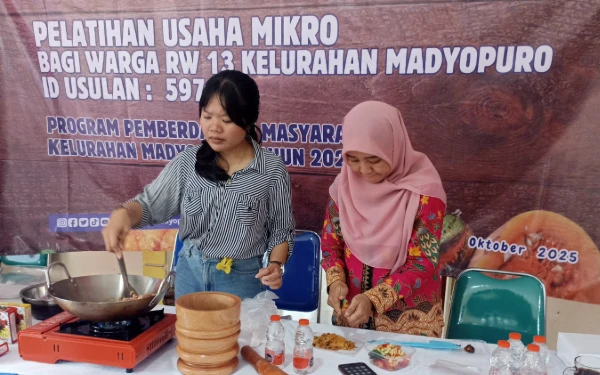 Foto Warga RW 13 Kelurahan Madyopuro, Kecamatan Kedungkandang, Kota Malang, mengikuti pelatihan pembuatan sambal pecel, Selasa, 21 Oktober 2025. (Foto: RW 13 Madyopuro)