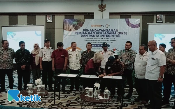 Foto Penandatanganan Perjanjian Kerjasama dan Pakta Integritas P3-TGAI Tahap II Wilayah Kabupaten Cilacap, Tahun Anggaran 2025. (Foto: Nani Eko/Ketik)