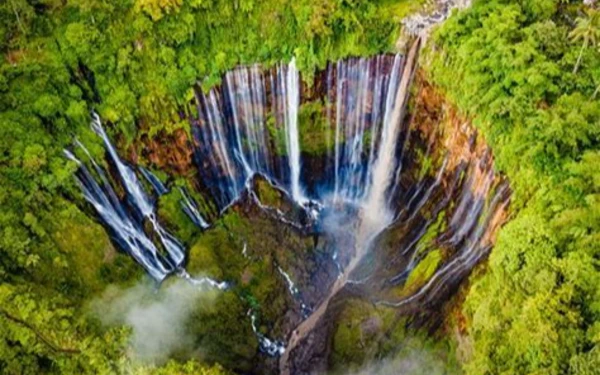 Foto Keindahan Air Terjun Tumpak Sewu di Kabupaten Malang. (Foto: Tripadvisor)