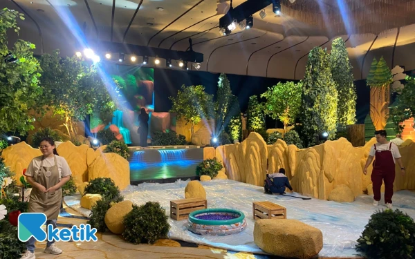 Foto Nuansa air terjum di FARMTasy di Legacy Ballroom Surabaya. (Foto: Shinta Miranda/Ketik.com)