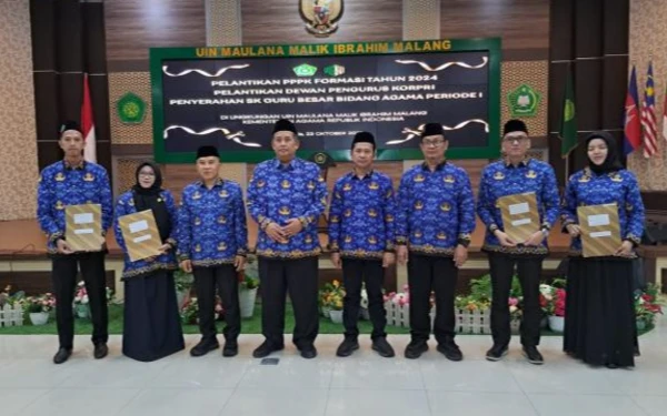 Foto Pelantikan PPPK dan pemberian SK Guru Besar tenaga kependidikan UIN Malang (Foto : Humas UIN Malang)