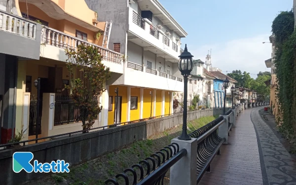 Foto Pemandangan kanal yang terkenal di Kampung Heritage Kayutangan Malang. (Foto: Aliyah/Ketik.com)