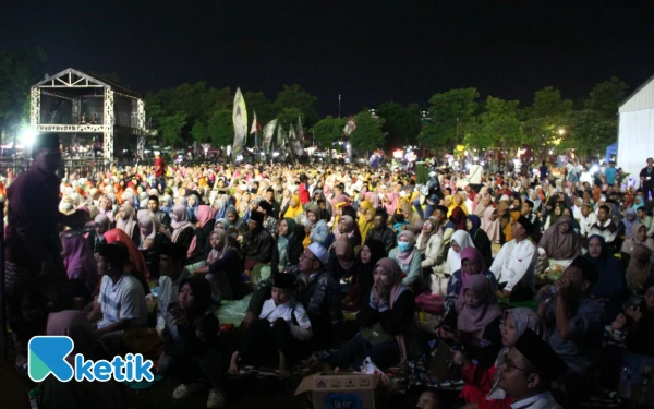 Foto Jombang Bersholawat salah satu gelaran di Jombang Fest 2025 pada 22 Oktober 2025 di Alun-Alun Jombang. (Foto: Rahmat Rifadin/Ketik.com)