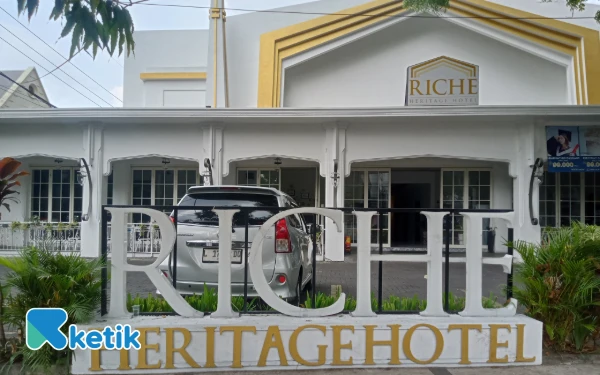 Foto View rumah yang menjadi Hotel Riche Heritage Malang yang berada di Jalan Basuki Rahmat No. 1 pada tanggal 20 oktober 2025. (Foto: Aliyah/Ketik.com)