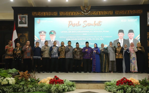 Foto Pemerintah Kabupaten Jombang menggelar acara pisah sambut Komandan Satuan Radar (Dansatradar) 405 Ploso dan Kepala Lembaga Pemasyarakatan (Kalapas) Kelas IIB Jombang yang berlangsung di Pendopo Kabupaten Jombang, 27 Oktober 2025. (Foto: Pemkab Jombang)