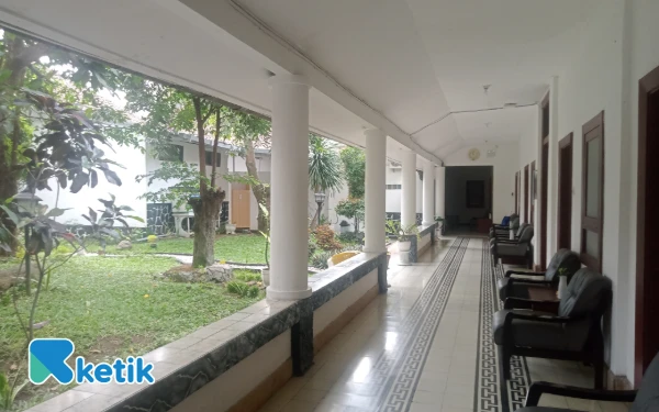 Foto View depan kamar di RICHE Heritage Hotel Malang. (Foto: Aliyah/Ketik.com)