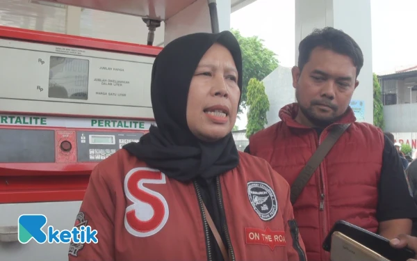 Foto Kabid Perdagangan Diskopukmperindag Kota Mojokerto Ulfa Khafidah di sela sidak (foto : sholahudin/ ketik.com)