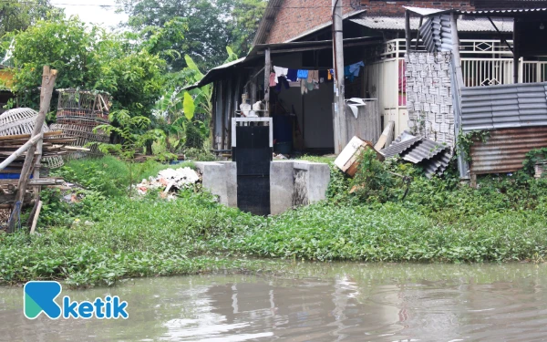Foto Salah satu pintu air di Sungai Mbah Gepuk, Desa Balongdowo, Kecamatan Candi. (Foto: Fathur Roziq/Ketik.com)