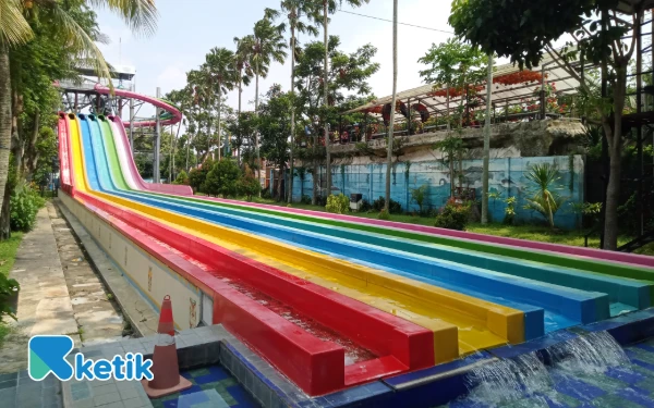 Foto Salah satu wahana air yang ekstrem di Hawai Waterpark. (Foto: Aliyah/Ketik.com)