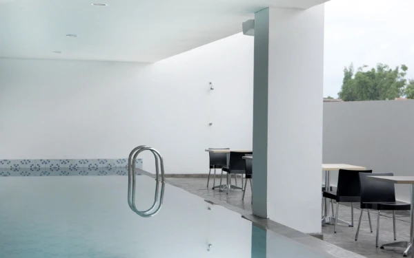 Foto View kolam renang di Amaris Hotel Malang. (Foto: Dok. Amaris Hotel Malang)