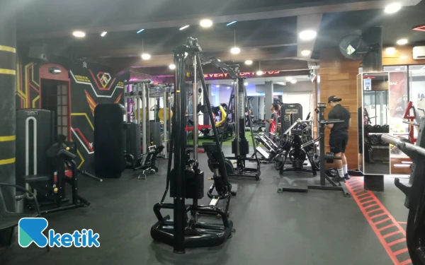 Foto View gym yang super lengkap di Hotel Helios Malang. (Foto: Aliyah/Ketik.com)