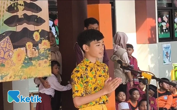 Foto Salah satu siswa SDN Warugunung yang menjadi peserta lomba dalam kegiatan 'Ekspresi Bahasa, Kreasi Budaya: Festival dalam Semarak Bulan Bahasa' (Foto: Dok. Tim Pubdekdok KKN-T UNESA Desa Warugunung for Ketik)