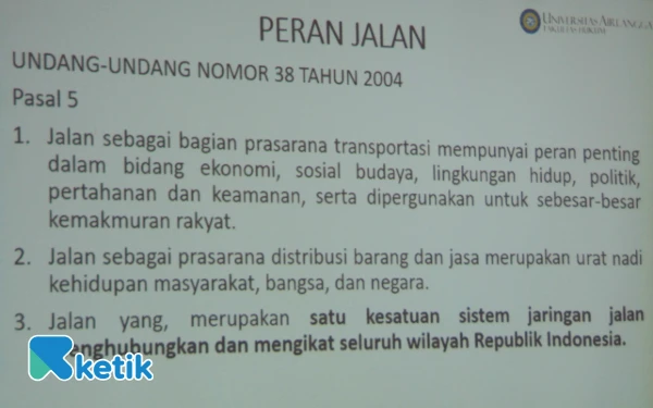 Foto Salah satu paparan kajian dari pakar hukum Universitas Airlangga yang disampaikan oleh Kabag Hukum Pemkab Sidoarjo Komang Rai Marmawan. (Foto: Fathur Roziq/Ketik.com)