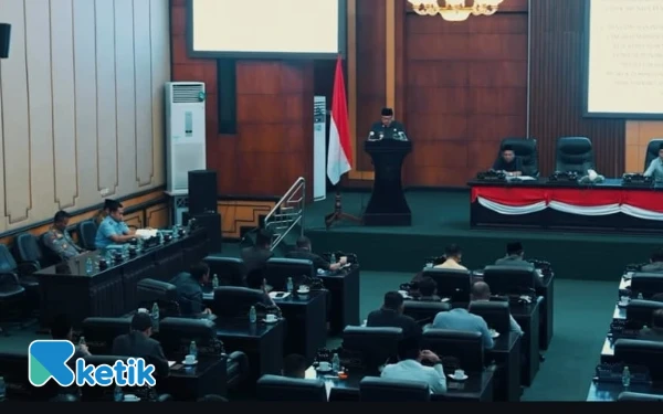 Foto Foto: Rapat Raperda di gedung paripurna DPRD Jombang./Karimatul Maslahah/