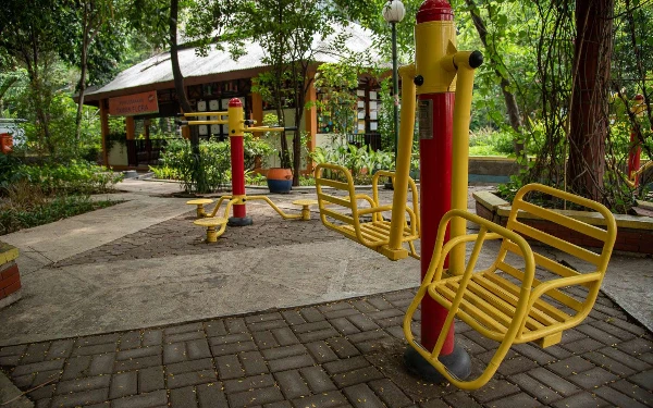 Foto Kebun Bibit Bratang