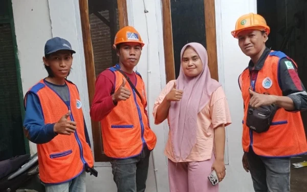 Foto Salah satu keluarga penerima manfaat pemasangan listrik gratis dari Partai Kebangkitan Bangsa (PKB) Kabupaten Bondowoso