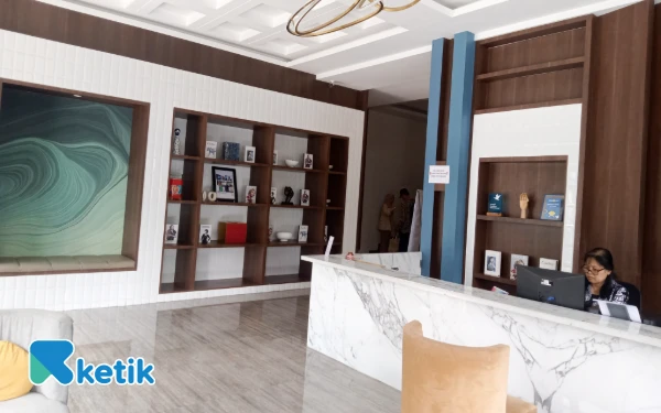 Foto Lobi yang estetik di Trix House Malang. (Foto: Aliyah/Ketik.com)