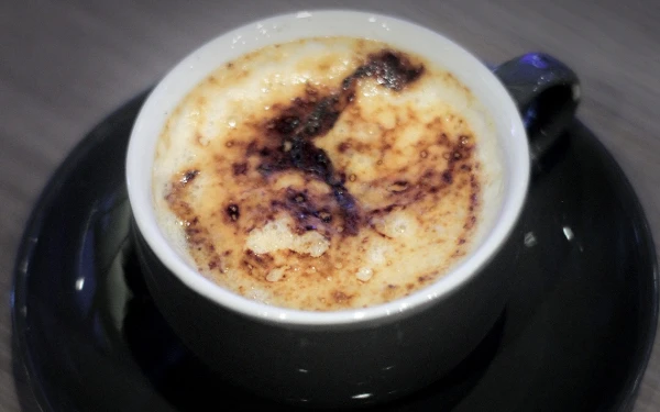Foto View STMJ Brulee yang hangat di Hyde Cafe Malang. (Foto: Dok. Hyde Cafe Malang)