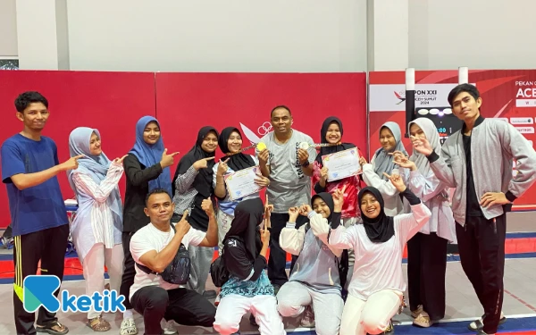 Foto Pengurus, pelatih, official dan atlet cabor anggar di PON Aceh - Sumut. (Foto: for Ketik)