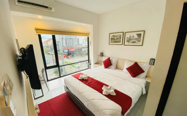 Foto View kamar tipe Superior Deluxe di Sans FiF-Fa Premiere Hotel Malang. (Dok. Sans FiF-Fa Premiere Hotel Malang)