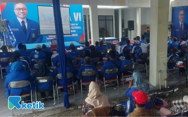 Foto Suasana Musda VI DPD PAN Sleman 2025, Sabtu, 9 November 2025. Momen saat para kader, termasuk ketua terpilih dan anggota formatur, menunjukkan komitmen politiknya. Musda ini menghasilkan kepemimpinan baru Raden Inoki Azmi Purnomo. (Foto: Lik Is for Ketik.com)