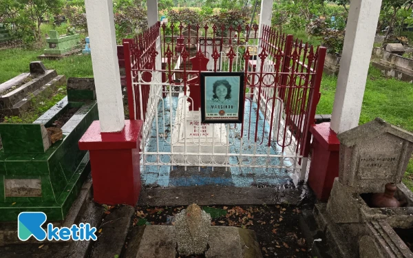 Foto Makam Marsinah di Desa Nglundo, Sukomoro, Nganjuk, Jawa Timur, Senin sore 10 November 2025. (Foto: Rahmat Rifadin/Ketik.com)