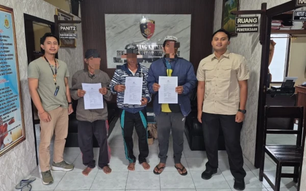 Foto Tiga terduga pelaku pengerusakan hutan di Kawasan Hutan Kintamani Bangli diamankan polisi (istimewa/Polsek Kintamani)