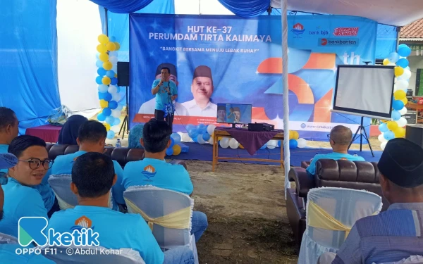 Foto PJ. Sekda kabupaten Lebak, Halson Nainggolan saat sambutan di acara HUT ke 37 Perumdam Tirta kalimaya. (Foto: Abdul Kohar/ketik.com)