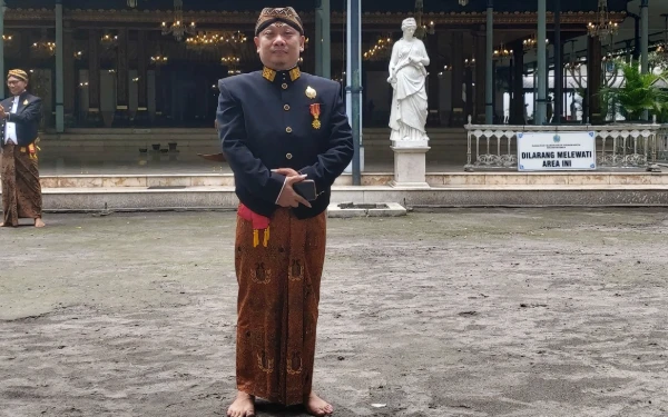 Foto Cak Yudho Bakiak saat mengikuti rangkaian acara jumenengan di Keraton Surakarta Hadiningrat pada Sabtu, 15 November 2025. (Foto: Dok. Pribadi).