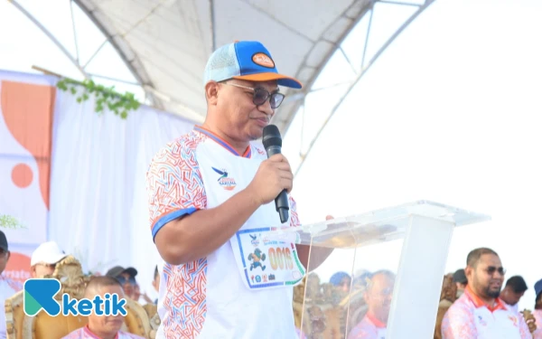 Foto Ketu KONI Halsel Iksan Kalesaran saat sambutan (Foto: Mursal/Ketik.com)