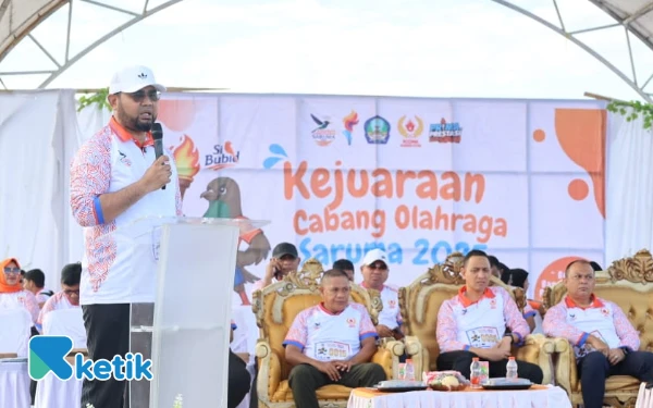 Foto Bupati Bassam memberi sambutan sekaligus membuka Kejuaraan Cabor Saruma (Foto: Mursal/Ketik.com)