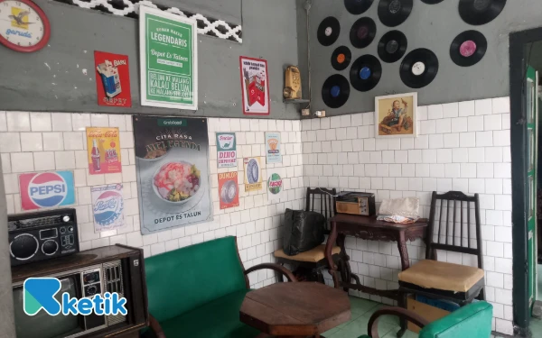 Foto View ruangan di Depot Es Taloen Malang. (Foto: Aliyah/Ketik.com)