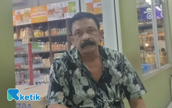 Foto Aktivis pemantau kebijakan publik sekaligus purnawirawan Marinir, Abdul Hakim, kembali melontarkan kritik keras.(Foto: Fajar Rianto/Ketik.com)