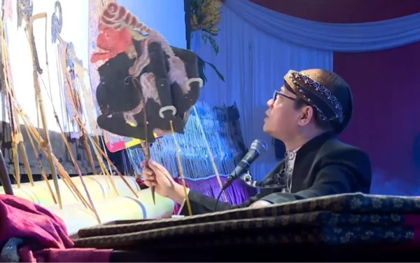 Foto Dalang Ki Purbo Asmoro yang membawakan lakon Wahyu Katresnan. ,(Foto: Ist)