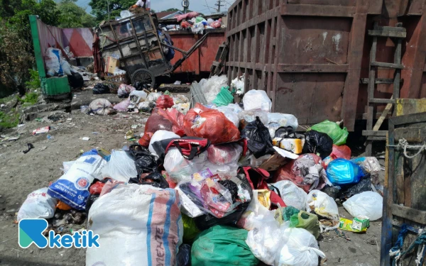 Foto Komposisi sampah plastik di Kota Surabaya diperkirakan masih di atas 22 persen (Foto: Mustopa/Ketik.com)