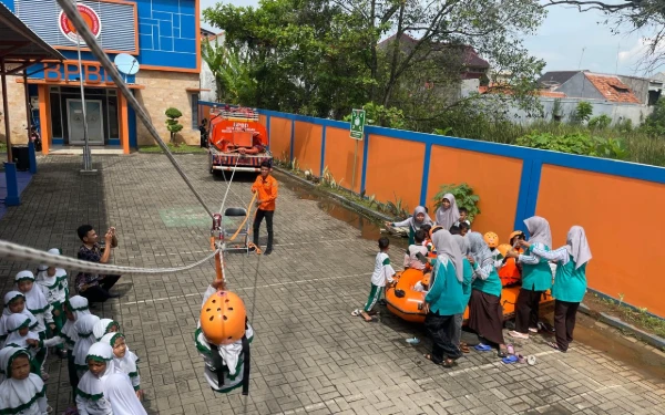Foto Kegiatan flying fox (Foto: Ari Siswanto/ketik com)