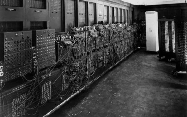 Foto Komputer generasi pertama. ( Foto : Website Allposters )