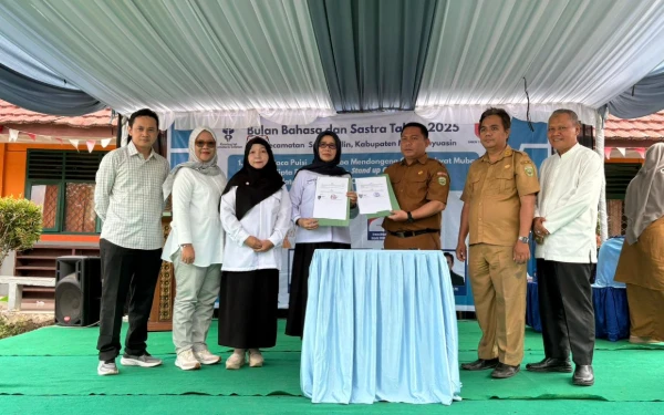 Foto Pihak SMK 1 Sungai Lilin menandatangani MOU di sela kegiatan pembukaan perlombaan (Foto: Humas SMK 1 Sungai Lilin)