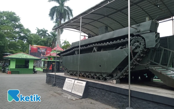 Foto View Tank di bagian depan Museum Brawijaya Malang. (Foto: Aliyah/Ketik.com)
