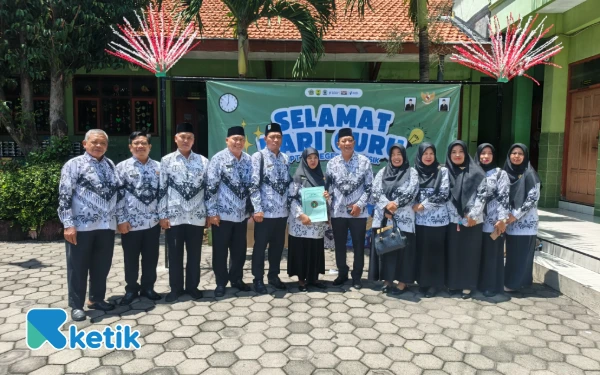 Foto Hari Guru Nasional 2025 di Gresik, Kepedulian Terhadap Sesama Guru (Foto: Daniel Andayawan/Ketik.com)