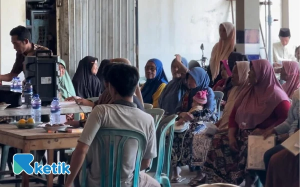 Foto Penyaluran bantuan langsung tunai sementara di Desa Tamberu Timur. Kamis, 27 November 2025 (Foto: Mat Jusi/Ketik.com).
