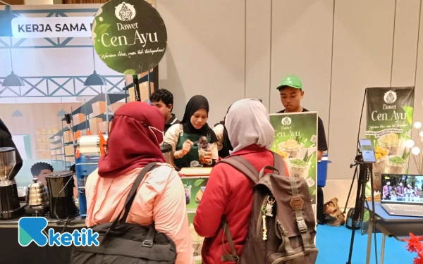 Foto Salah satu produk unggulan DT Pastry Bakery adalah Dawet Cen Ayu yang tidak pernah sepi dari pengunjung dan pembeli. (Foto: Yuni Ernawati)
